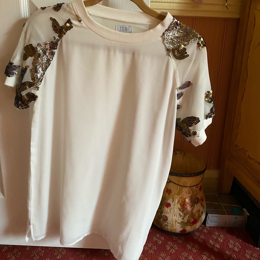 Tobi Cream Short Sleeve Top with Gold Sequin Embellishment